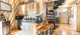 Cozy Comforts 1br Huge Deck Hot Tub & Gas Grill - Next to Dollywood!