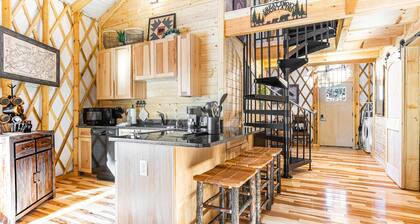 Cozy Comforts 1br Huge Deck Hot Tub & Gas Grill - Next to Dollywood!