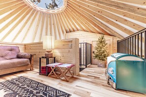 Interior - Cozy Comforts 1br Huge Deck Hot Tub & Gas Grill - Next to Dollywood! (Pigeon Forge)