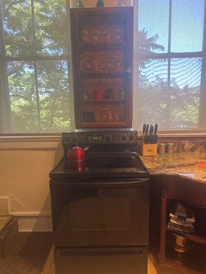 Fridge, microwave, oven, stovetop - Historic Schoolhouse Flat by Verde Canyon Railroad (Clarkdale)