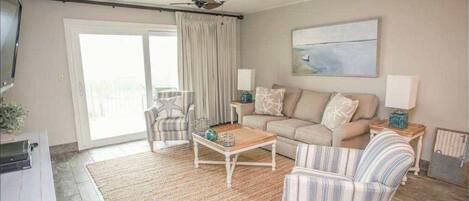 テレビ、DVD プレーヤー