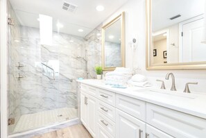 Hair dryer, towels - T3 Luxury • Walk to Beach • Sleeps 6 - 3-1205 (Pensacola Beach)