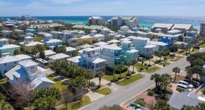 Exterior - Sun City Crystal Beach 6-SEAT STREET LEGAL GOLF CART COMES WITH THIS RENTAL!!! (Destin)
