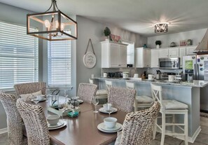 Dining - Sun City Crystal Beach 6-SEAT STREET LEGAL GOLF CART COMES WITH THIS RENTAL!!! (Destin)