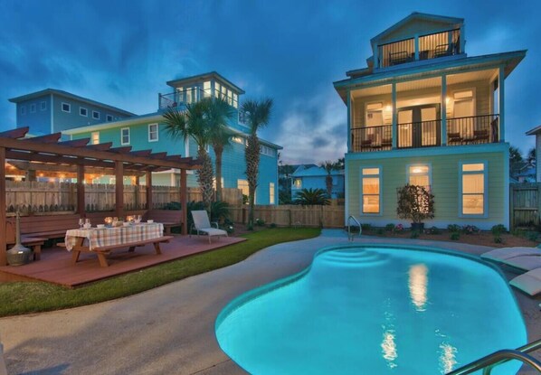 Outdoor pool, a heated pool