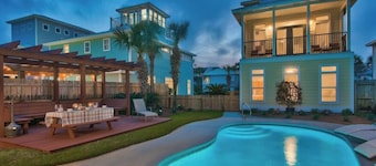 Sun City Crystal Beach 6-SEAT STREET LEGAL GOLF CART COMES WITH THIS RENTAL!!!