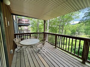 Outdoor dining - Homey Getaway Condo- Walk to Ski Slopes! (Sugar Mountain)