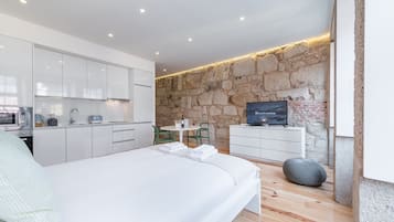Bureau, Internet gratuit, draps fournis