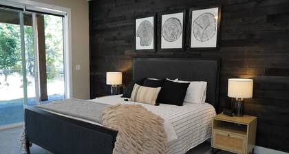 Luxurious, modern 5 bedroom/4 bathroom cabin nestled in the pines. Sleeps 16.