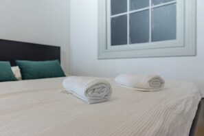2 slaapkamers, een bureau, internet, beddengoed