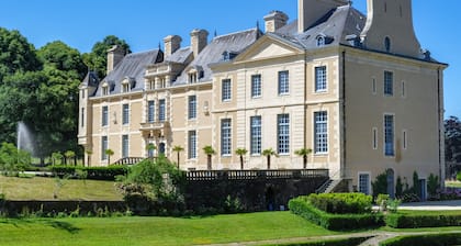 Château with Spa, Golf, Tennis, Basket, swimming pools, gardens.