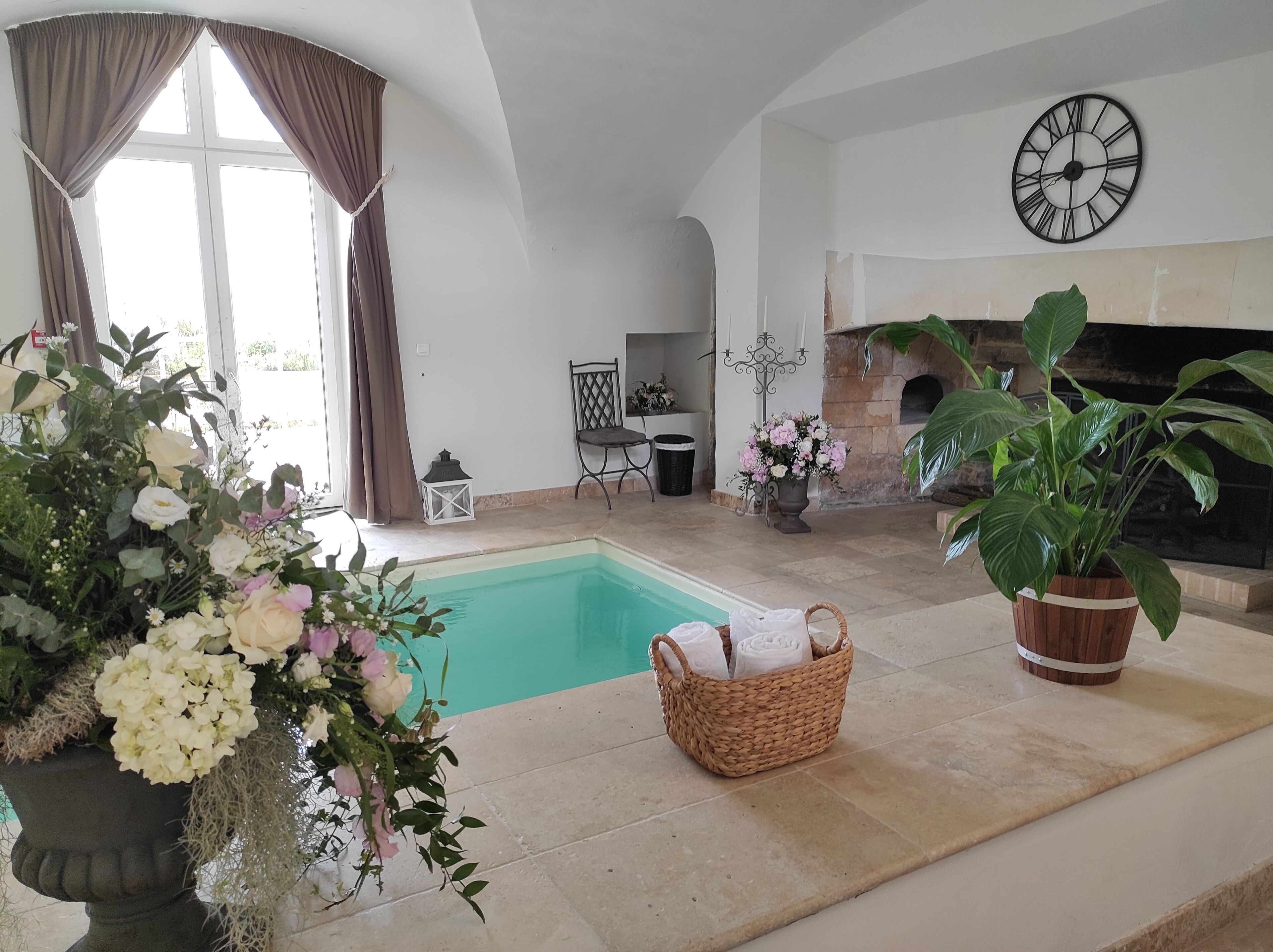 室内游泳池，室外游泳池