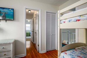 4 bedrooms, travel cot, free WiFi, bed sheets - Dream Weaver: Spacious 4BR home in Holden Beach, perfect for family getaways! (Holden Beach)