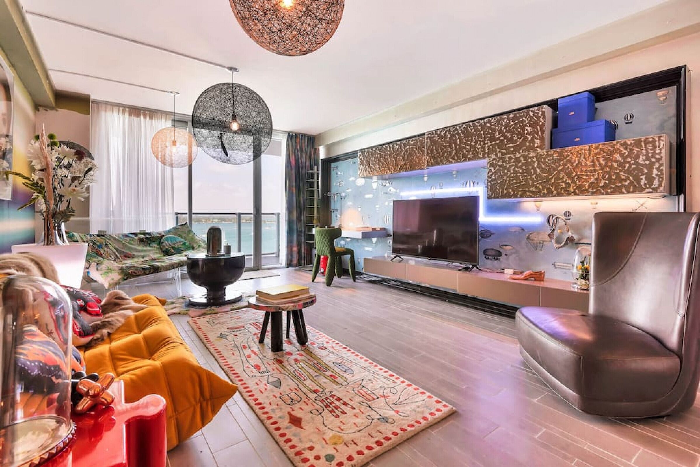 Mondrian 1020 · 1100 Custom Eclectic Artist SUITE Bay W/Balcony