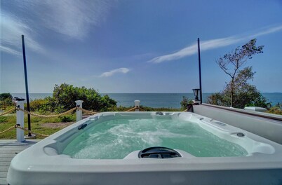 Coastal Bliss: 3500 sqft Beachfront Haven, Steps Away from Your Private Beach - Your Ultimate Cape Charles Getaway
