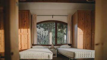 4 chambres, fer et planche Ă  repasser, draps fournis