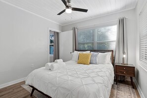 3 habitaciones, escritorio, tabla de planchar con plancha y wifi gratis 