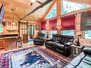 TV - Whispering Pines - Old Forge, Hollywood Hills Cabin (Old Forge)