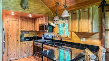 Four, cafetiĂšre/bouilloire, grille-pain