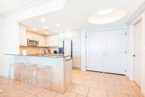 Microwave, dishwasher, coffee/tea maker, toaster