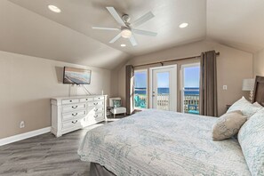 6 bedrooms, iron/ironing board, WiFi, bed sheets - Grotto on the Gulf (Gulf Shores)