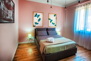 3 chambres, bureau, fer et planche à repasser, accès au Wi-Fi (inclus)