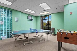 Games room - Cozy Mountain Retreat w Pools &Free Attraction Tix (Pigeon Forge)