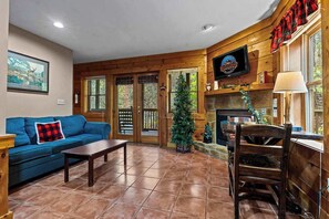 Smart TV, fireplace