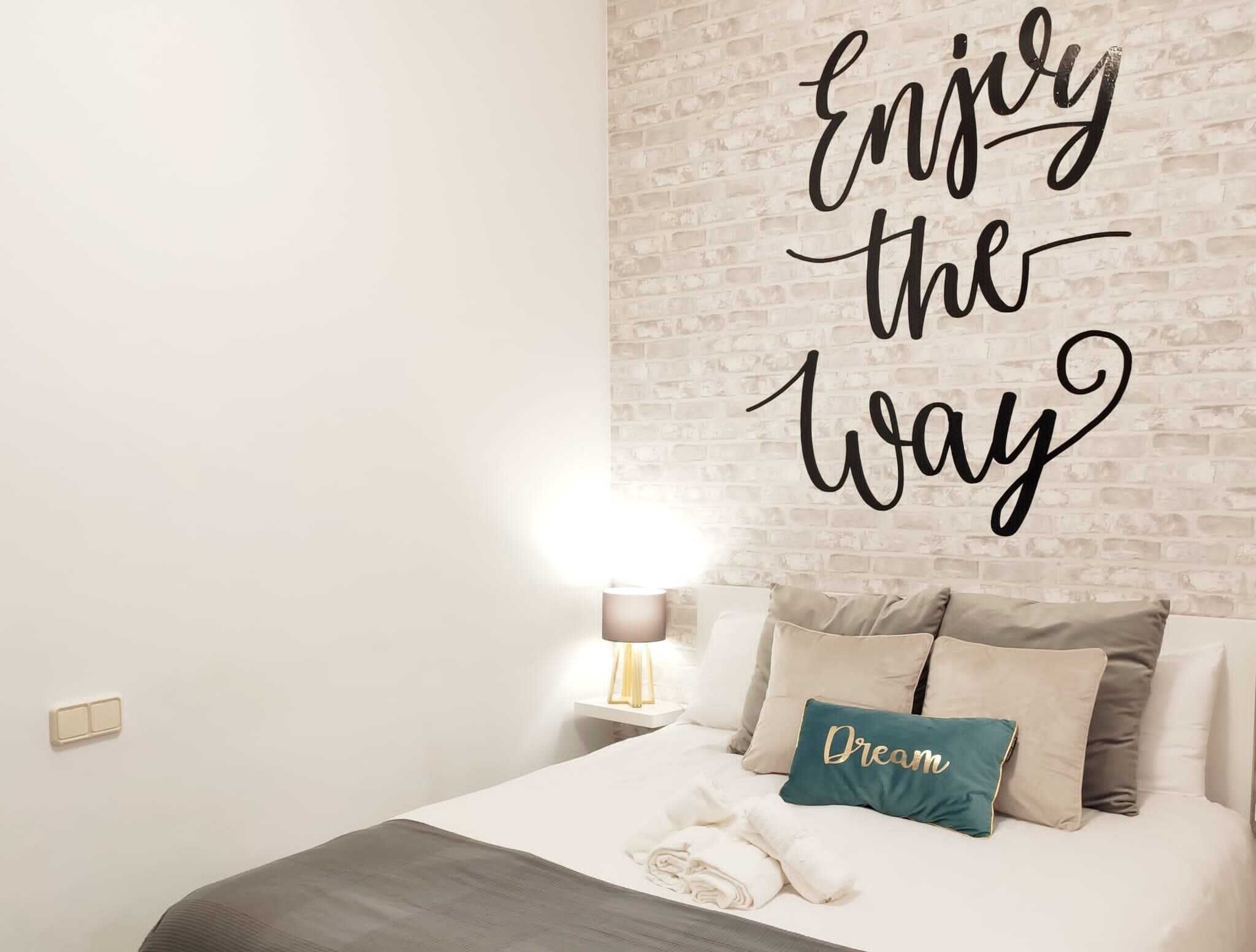 1 habitación, tabla de planchar con plancha, wifi gratis y ropa de cama 