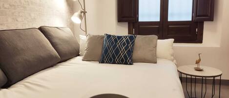 1 dormitorio, tabla de planchar con plancha, wifi gratis y ropa de cama