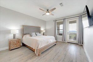 3 bedrooms, free WiFi, bed sheets, wheelchair access - BEST View of Lake Travis!! Largest 3 Bed-3 Bath Floor Plan-THE HOLLOWS-Sleeps 8 (Jonestown)