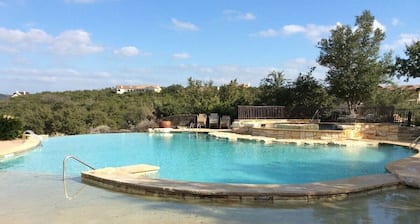 BEST View of Lake Travis!! Largest 3 Bed-3 Bath Floor Plan-THE HOLLOWS-Sleeps 8
