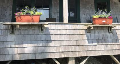 Quaint Waterfront Cottage