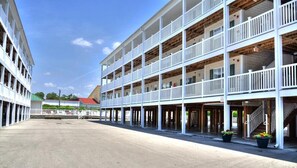 Exterior - OW 9101 - Days Drift By: A cozy oceanview condo in Oak Island, perfect for families. (Oak Island)