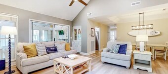 Just listed! Adorable WD Cottage, w/ putting green, and free golf cart!