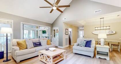 Just listed! Adorable WD Cottage, w/ putting green, and free golf cart!