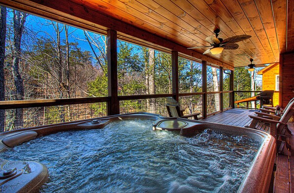 Tina de hidromasaje al aire libre