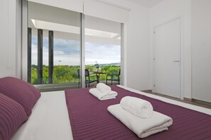 3 bedrooms, iron/ironing board, Internet, bed sheets - HARMONIA - A Luxury 3 Beds Villa with private pool (Protaras)