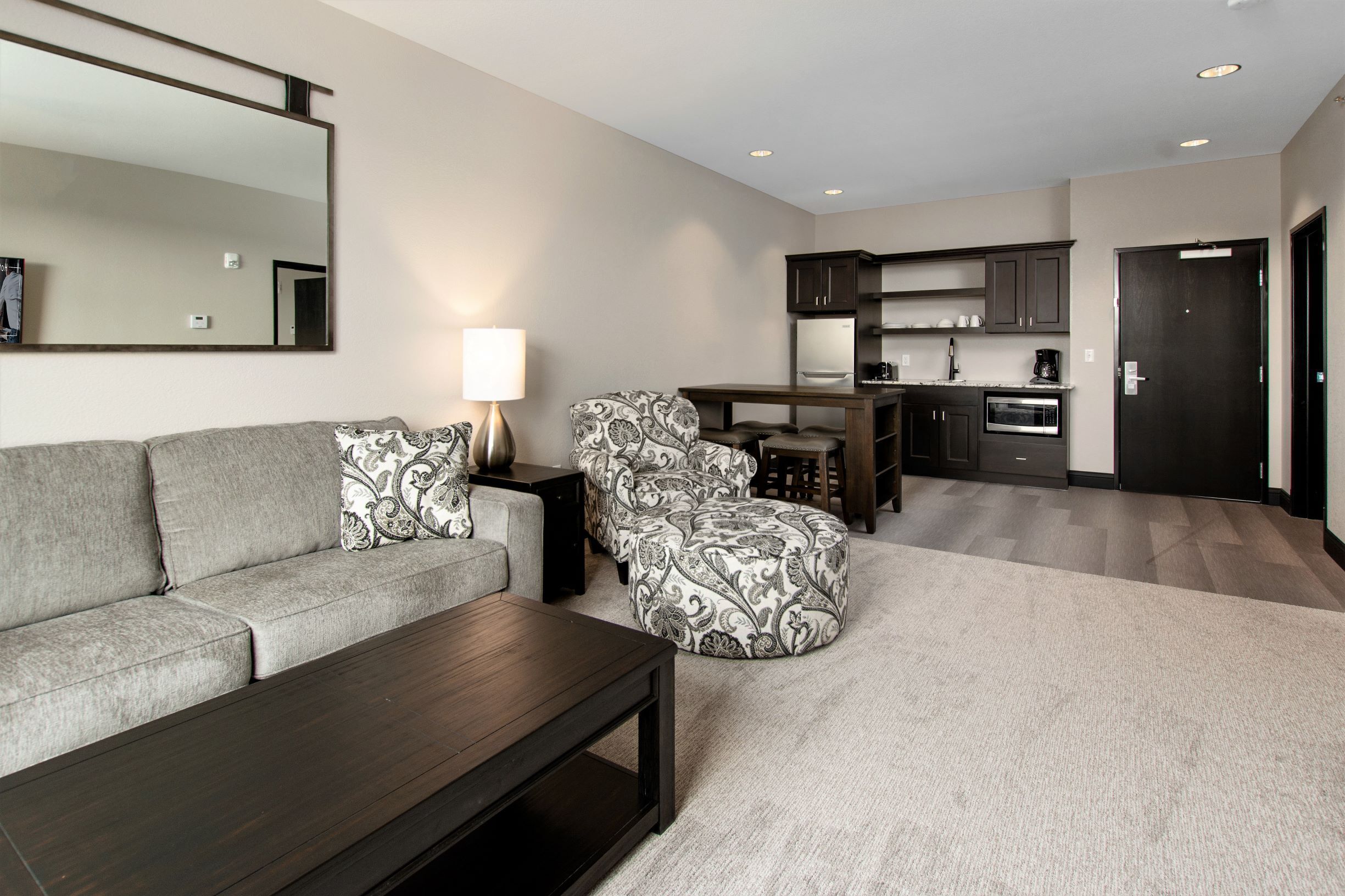 Svit Elite - 1 kingsize-säng med bäddsoffa | Vardagsrum | 48-tums LED-tv med satellitkanaler och tv