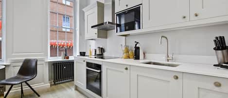 Business Apartment, 1 Double Bed | Private kitchen