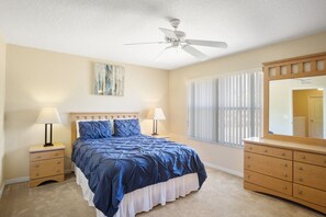 3 bedrooms, desk, iron/ironing board, travel cot - PROMO 10% WEEKLY DISCOUNT! Resort-Style 3BR Townhouse Close to Theme Parks (Davenport)