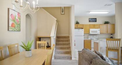PROMO 10% WEEKLY DISCOUNT! Resort-Style 3BR Townhouse Close to Theme Parks