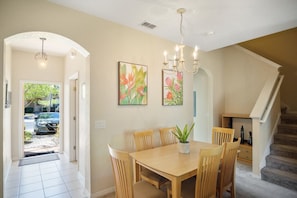 Dining - PROMO 10% WEEKLY DISCOUNT! Resort-Style 3BR Townhouse Close to Theme Parks (Davenport)
