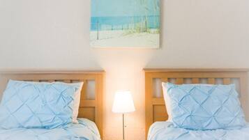 3 bedrooms, desk, iron/ironing board, travel crib