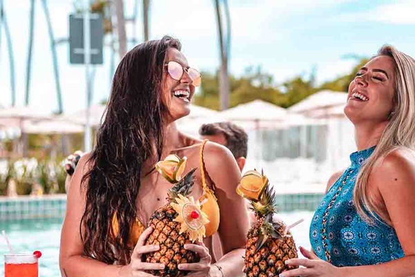 Swim-up bar