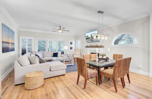 TV, tavolo da ping pong, stampante