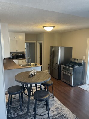 Fridge, microwave, oven, stovetop - Heart of the Loess Hills (Moorhead)