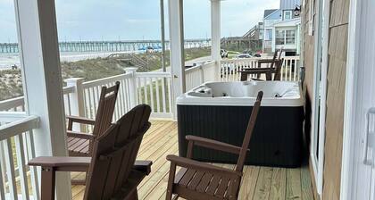 1st Row, Ocean Front House with amazing views, hot tub, elevator and gameroom.