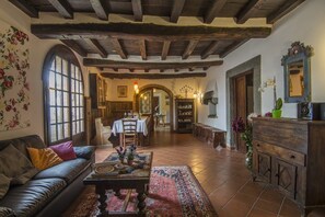 Televisie en een open haard