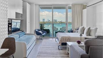 Ferros/tábuas de passar roupa, berço de viagem, Wi-Fi, roupa de cama